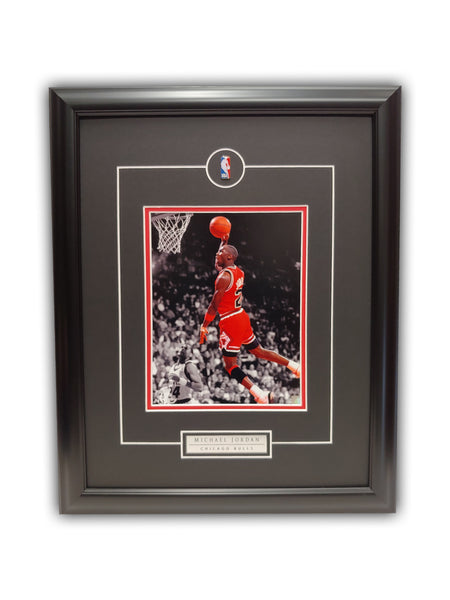 Michael Jordan - Chicago Bulls - DUNK 19' x 23' - Framed Print
